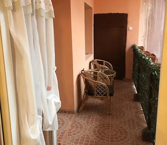 Apartment 9 Central *